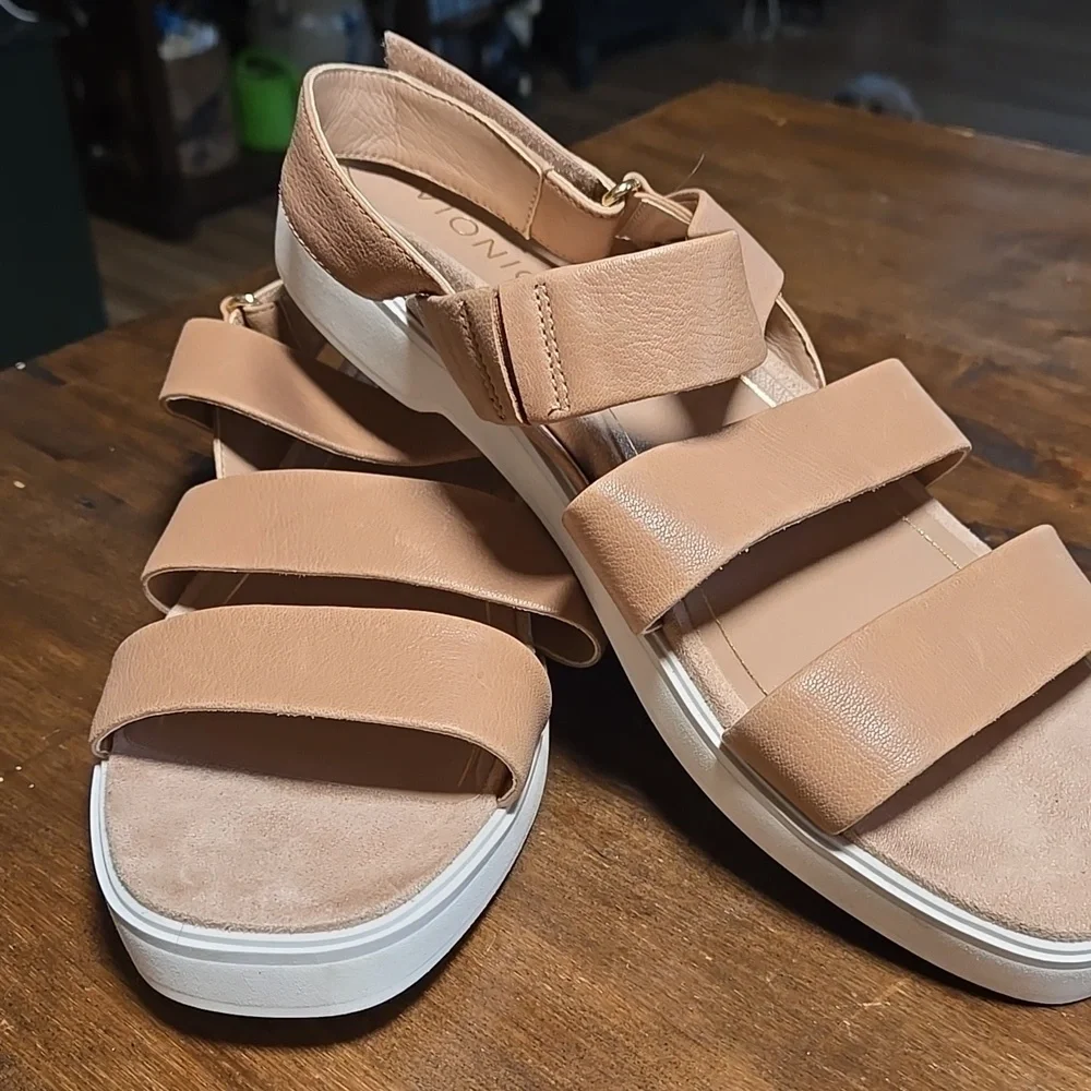 Vionic Keomi Leather Sandal Womens Size 11 EUC Walk All Day In Comfort - Picture 2 of 7
